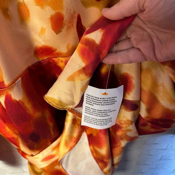 ASOS DESIGN Curve satin long sleeve wrap front mini dress orange abstract print - Picture 6 of 14